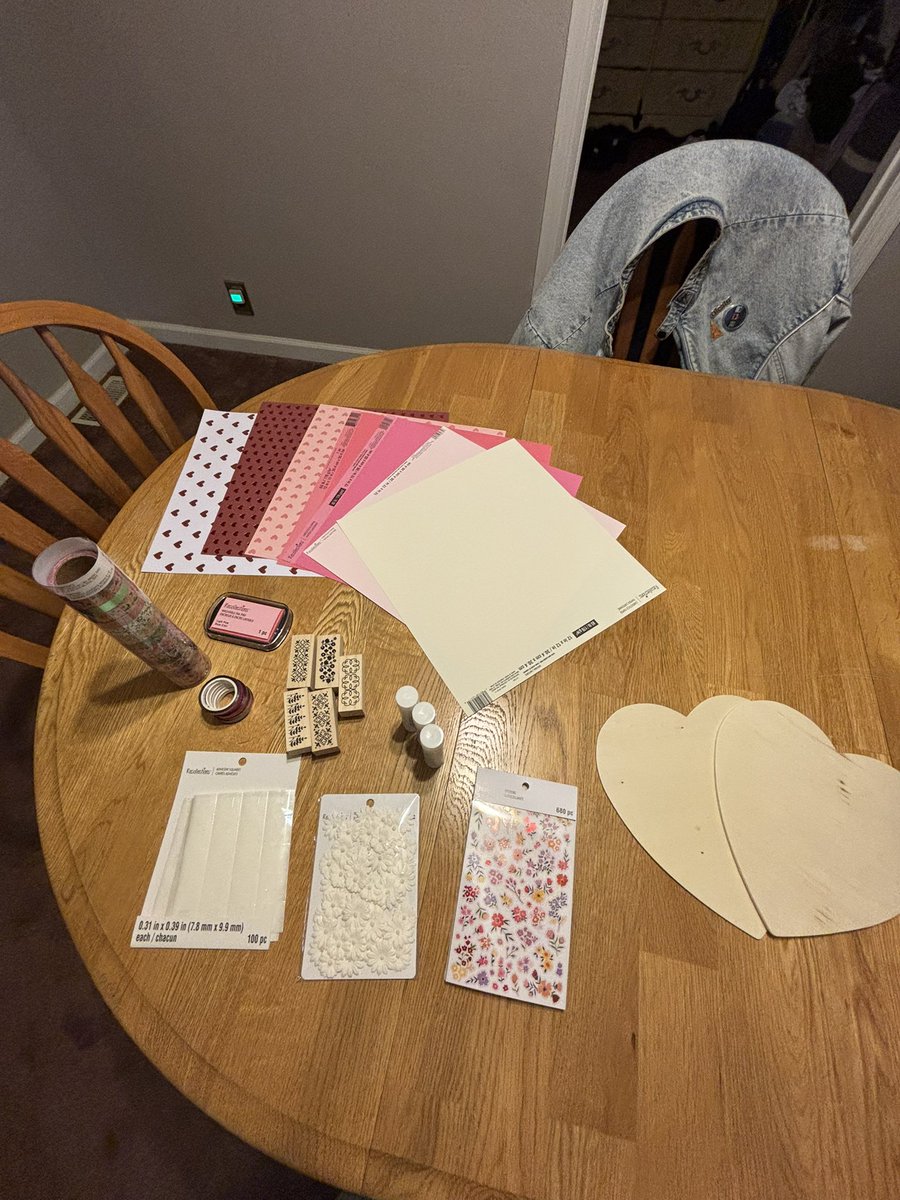 _Geebsus's tweet photo. his and hers valentine’s making!!!! (his heartfelt note came with the roses he gave me this morning) https://t.co/3NgMc3jzId