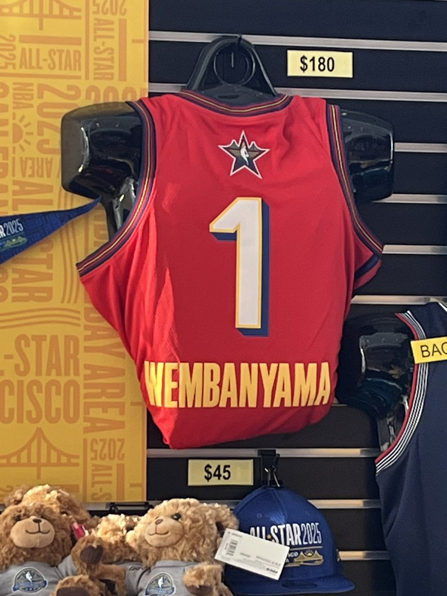 Le maillot le plus en vue à la boutique du Chase Center de San Francisco pour le All-Star Game