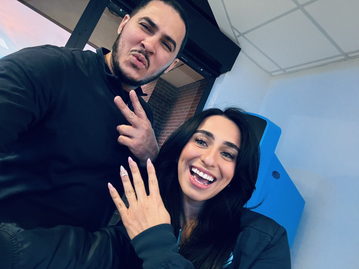 YourCyberPrince's tweet photo. Proud of this one!!! 
She offered… she overcame objections… and she closed 2️⃣Fiber and 4️⃣PPV today!!!
We are proud to assist our amazing customers in the 806!!! @LifeAtATT @LubbockTX @NTX_Market @Liz_Arch1 @NTXKristaGuzman https://t.co/xWOWPZSdKY
