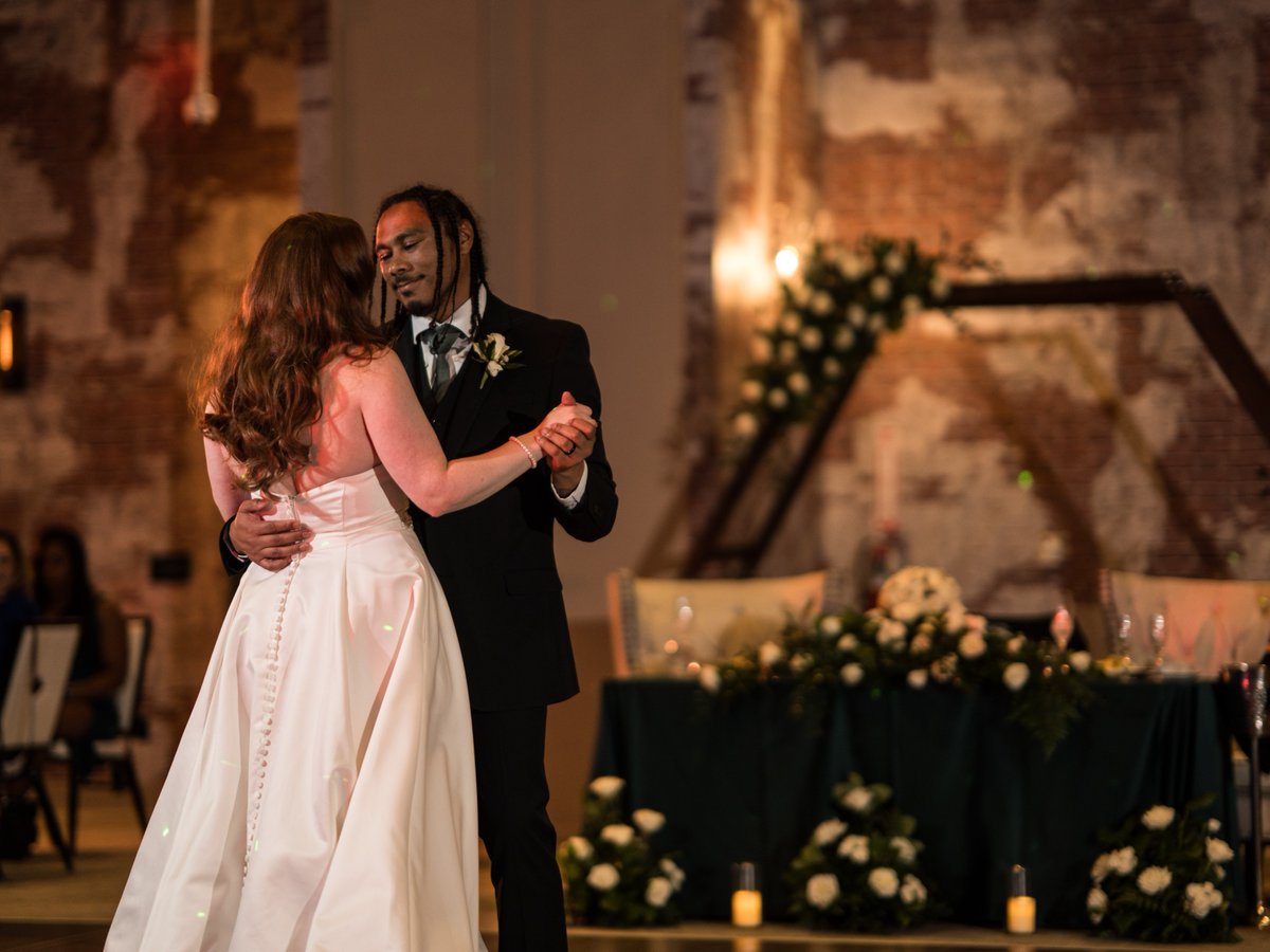 Happy #ValentinesDay to all of the lovers out there. 💘 We hope your weekend is just as memorable as the day you said, "I do." ✨ 

Photography | #JeramieLuPhotography