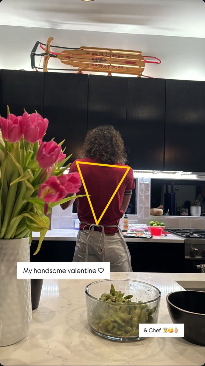 marie_gvf's tweet image. Why is he a triangle