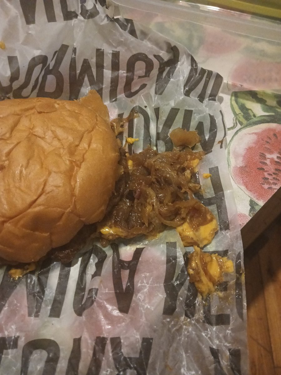 LauraMartinMKT's tweet photo. @pedidosya haces el pedido con detalle, te mandan otra cosa llena de cebolla y barbacoa y te dicen que el reclamo es autogestion (cuando no hay otra forma) y solo te pueden devolver $1890 de algo que nadie se va a comer. Háganse un favor y no pidan jamás en @CerHormigaNegra . https://t.co/hKhqRI3HrF