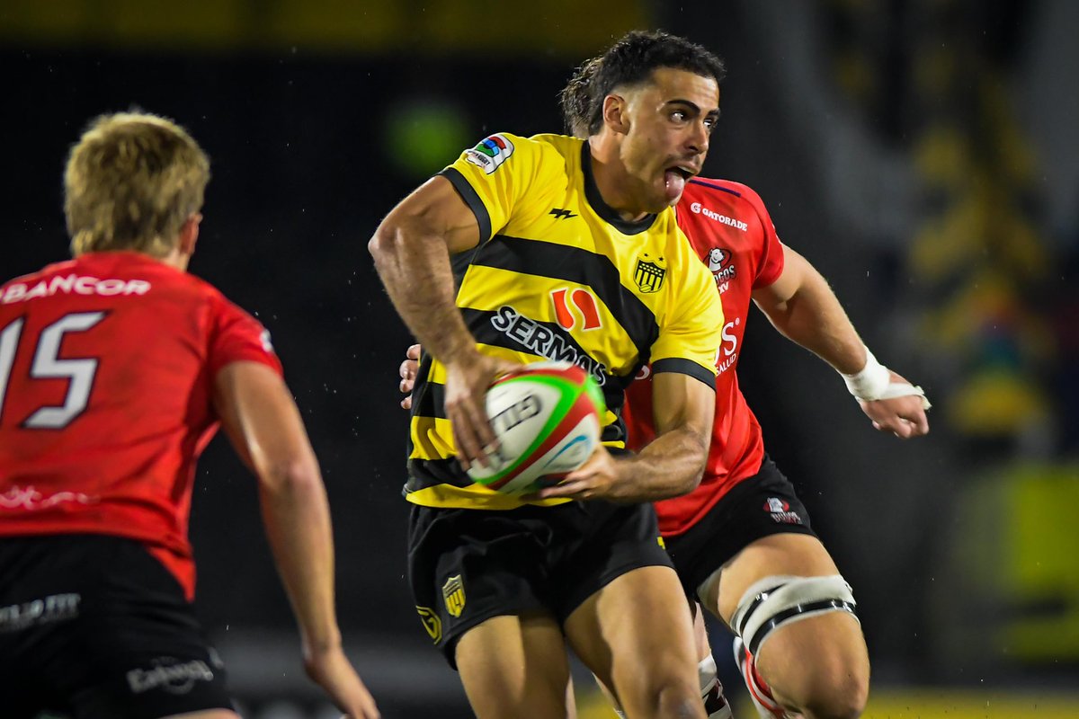 ¡Qué victoria! 🏉🤯

<a href="/CAP__Rugby/">PEÑAROL | Rugby</a>, con try pasada la hora de Joaquín Myszka, venció 29-28 a <a href="/DogosXv/">Dogos XV</a>, vigente campeón, en la primera fecha del <a href="/SuperRugbyAM/">SUPER RUGBY AMERICAS</a> que hoy se puso en marcha. 

Hubo partidazo en el Charrúa 🏟️ 

📸: <a href="/Nia_Leal/">Estefania Leal</a>