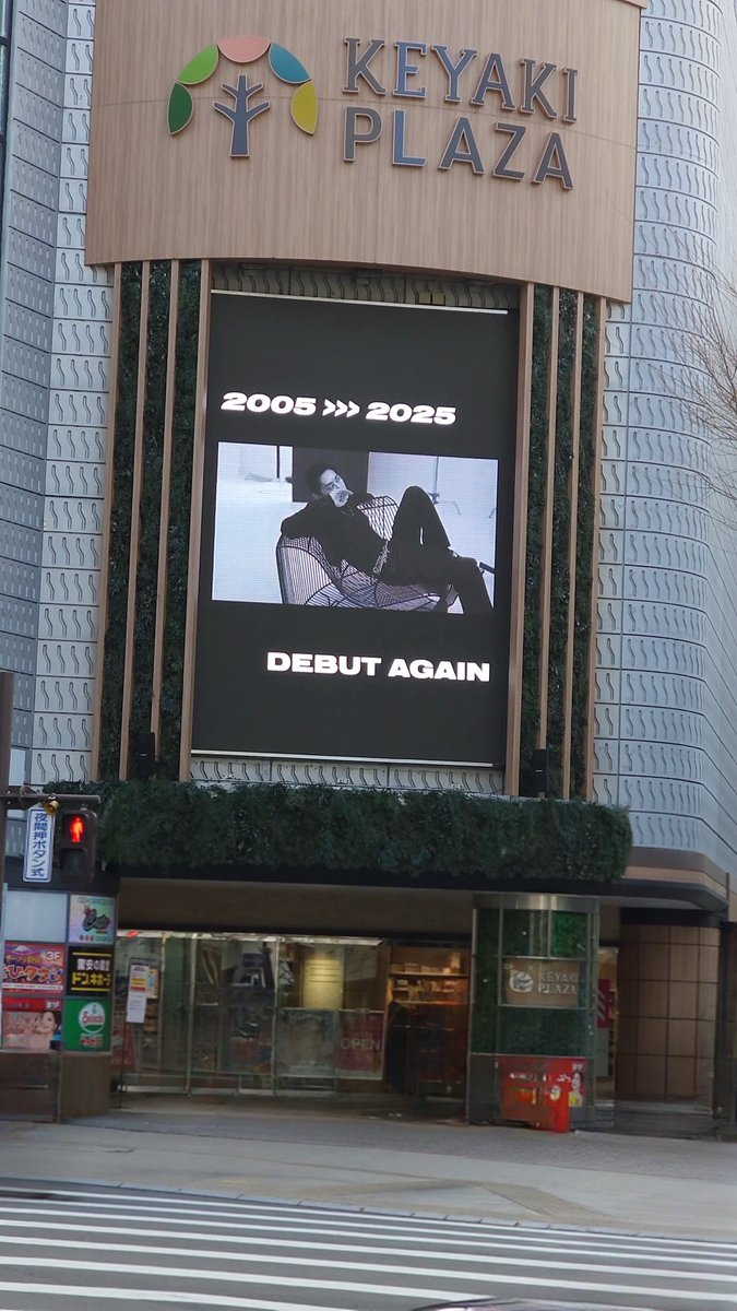 4EverWithE's tweet image. 始まりました！
交差点で人通りが多いので、妨げにならないようお気をつけてご覧くださいませ！

【名入れに関しまして】…