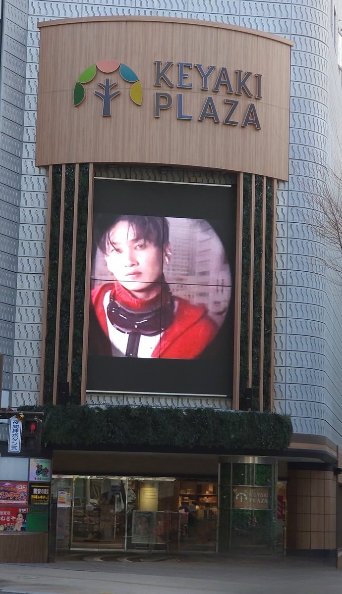 4EverWithE's tweet image. 始まりました！
交差点で人通りが多いので、妨げにならないようお気をつけてご覧くださいませ！

【名入れに関しまして】…