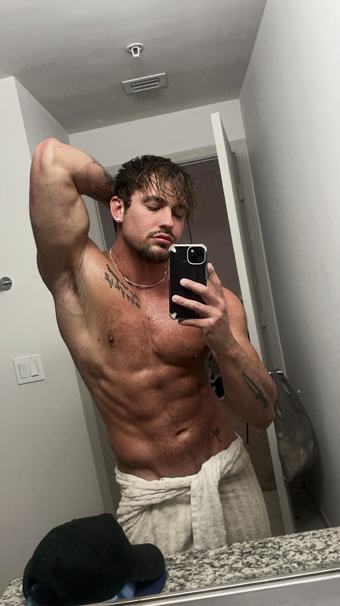 TheeBeachToy's tweet image. The offer is most definitely a promise. And he loves strawberries and whipped cream and forgive him for forgetting the teasing.

📲: image sent