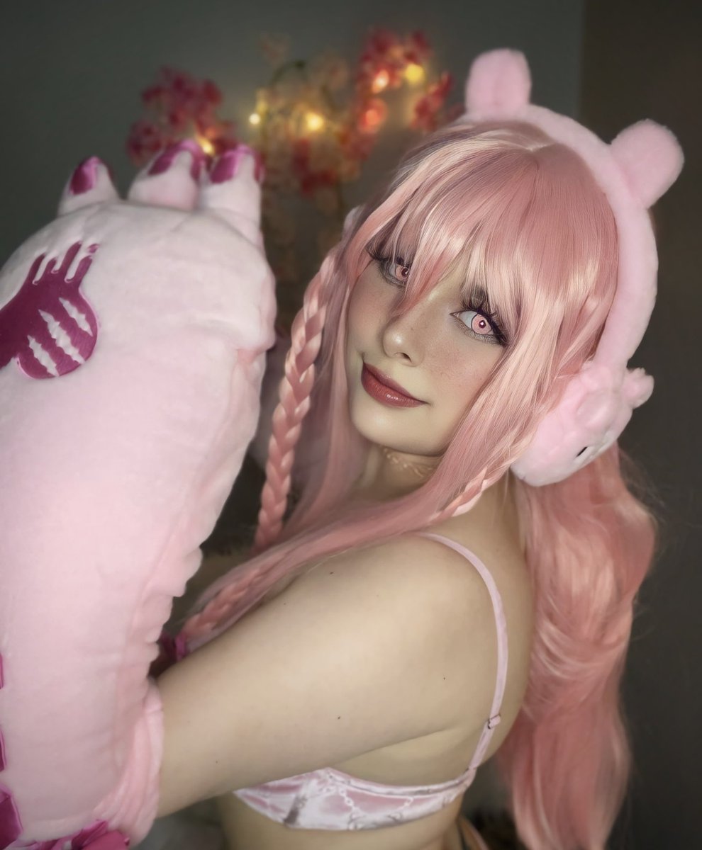 QuinnOmegaa's tweet photo. Happy Valentine’s Day from gloomy bear 💕🤭
Outfit is the gloomy bear set from @moeflavor 💕
Lenses are from @askUNIQSO 

#lingerie #moeflavor #egirl #gloomybearcosplay #cosplayer https://t.co/VCCsq7LFha