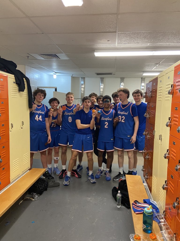 hcaneshoop's tweet image. Celebrating Valentines Day  and Clinching the 2025 SVL B Division in Bellows Falls. Next year Cupcakes with no frosting.
