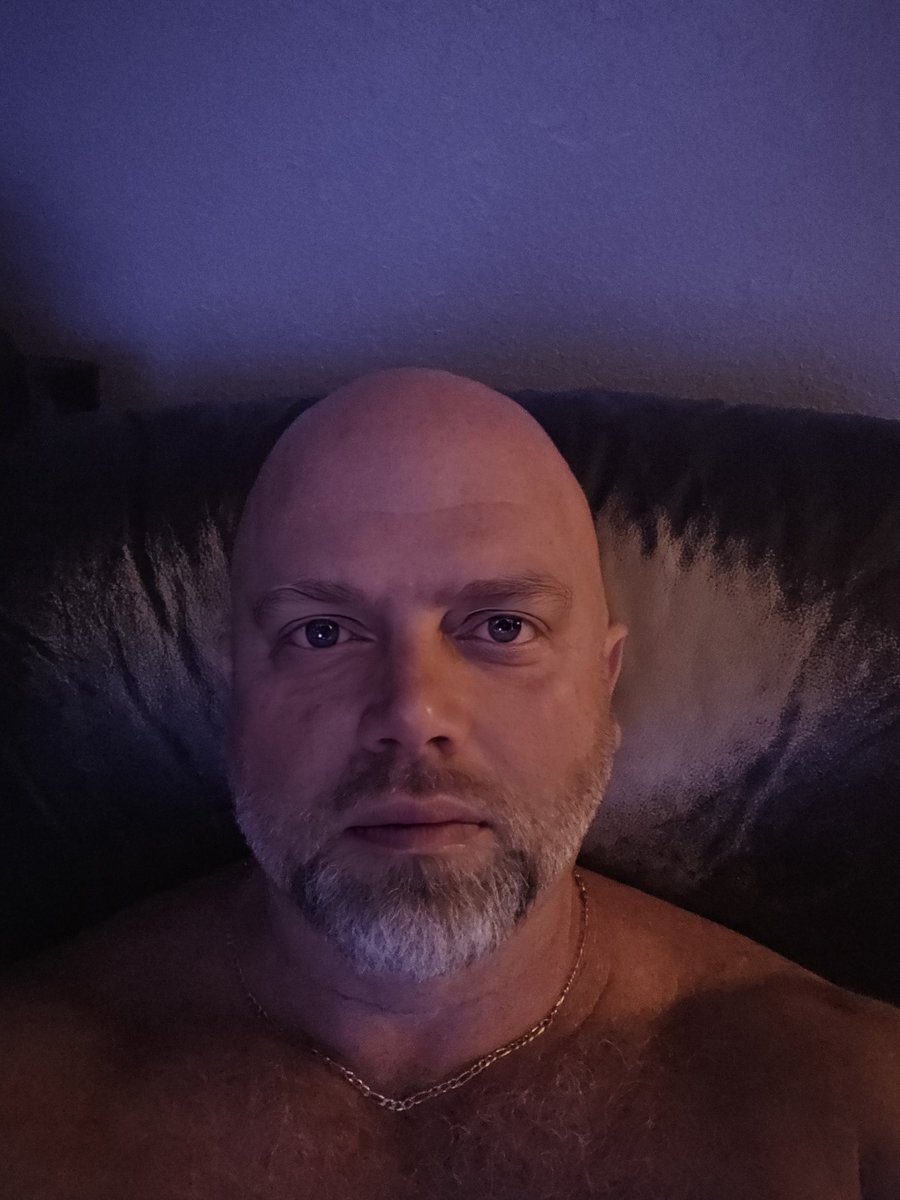 ShowOff2132's tweet image. Lady, go ahead and take advantage of my unsoberness