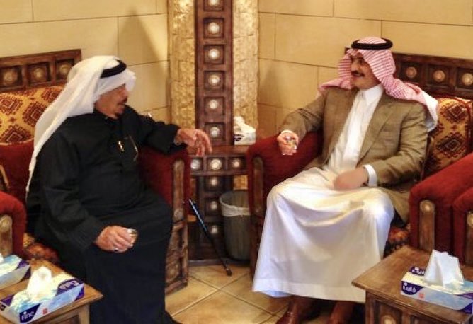 fahad_aldous's tweet photo. الامير محمد بن فهد بن عبدالعزيز و الشيخ عبدالرحمن بن فهد بن كريديس .. أسمين  محفورة في ذاكرتنا بأعمالها الطيبة .. ومضيئة بسيرتها العطرة ( رحمهما الله) .
🌹الصورة من أرشيف :
أ. عبدالعزيز بن عبدالرحمن الكريديس 
#ذكريات_حي_المعيقليه  @AlkredisA https://t.co/ceM8IIz8tt