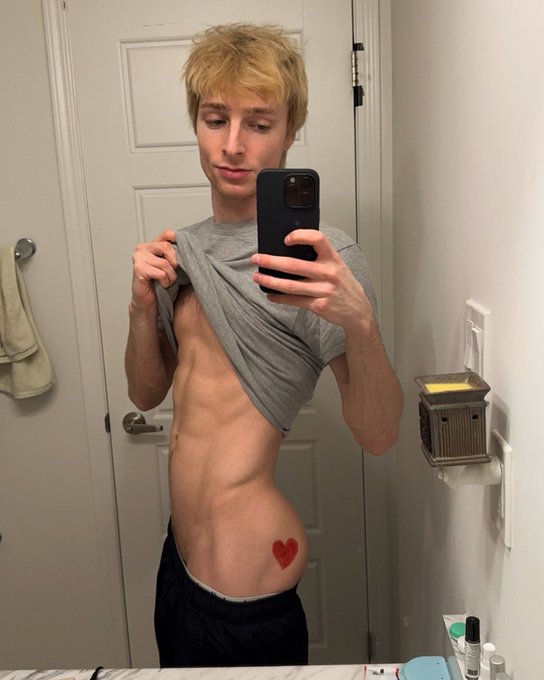 Happy Valentines ❤️ https://t.co/MibrJ4XcxC