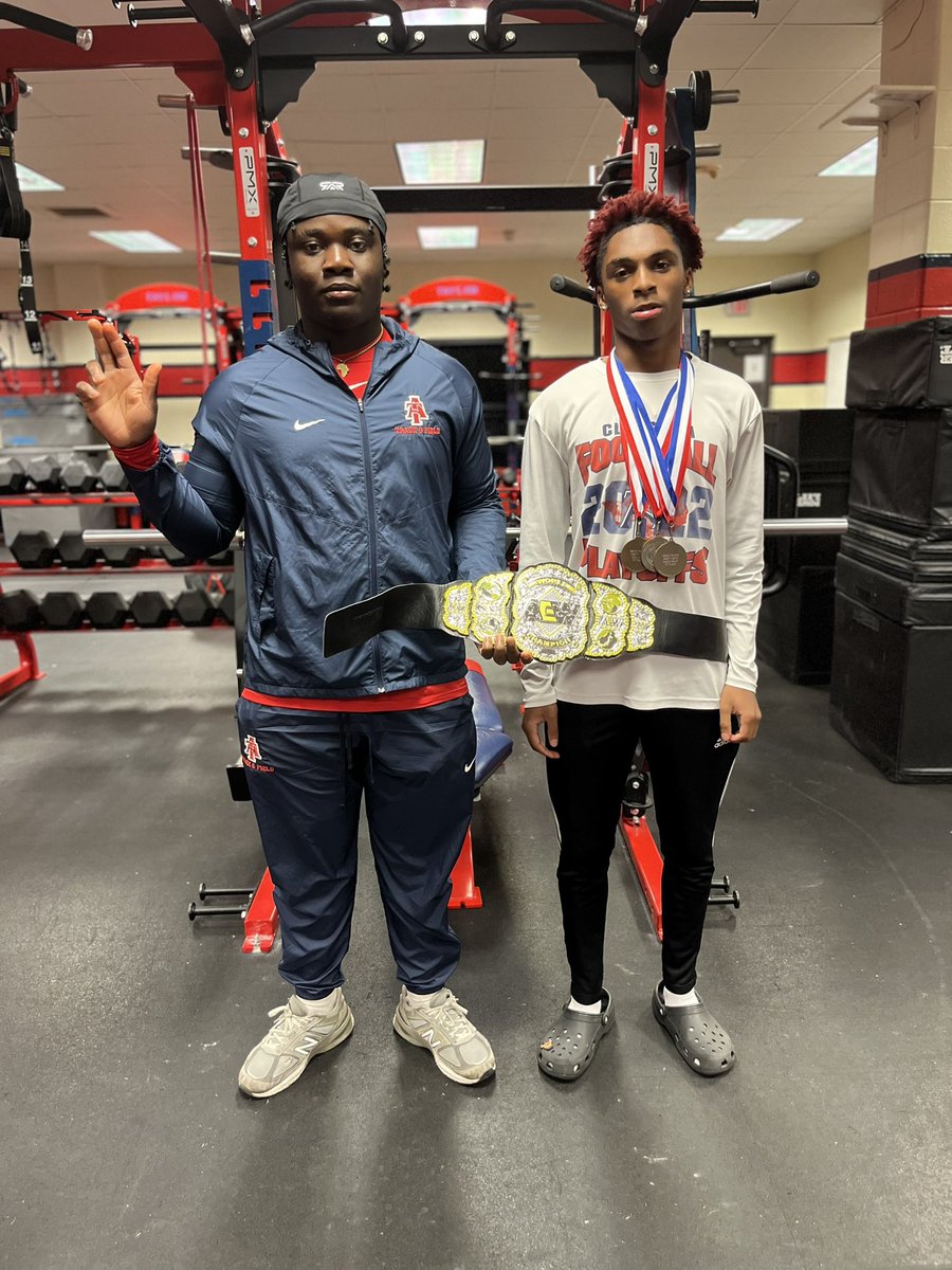 Alief Taylor Varsity Boys “Championship Belt” goes to Junior Chriso Fagbamila and Senior Murphy Guidry‼️

Chriso hit a big PR with the 45’10 foot throw in Shot Put. His mark landed him a 4th place finish at the Brown Relays

Murphy earned 3 Gold Medals in the 200, 4x2, and 4x4‼️