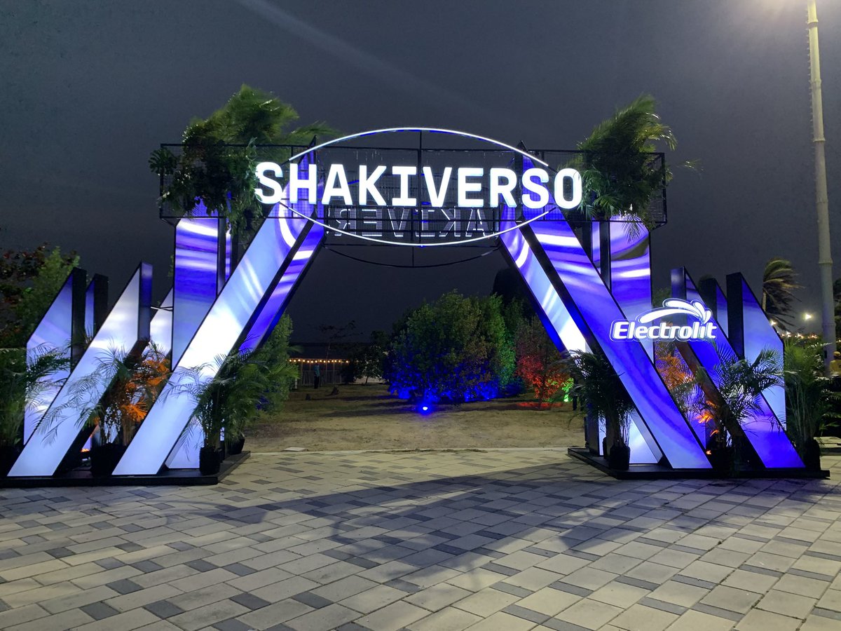 gfxsnoozy's tweet photo. Shakiverso en #Barranquilla 😍

#Shakira #LMYNLWorldTour #Shakiverso https://t.co/lQHmTuLFam