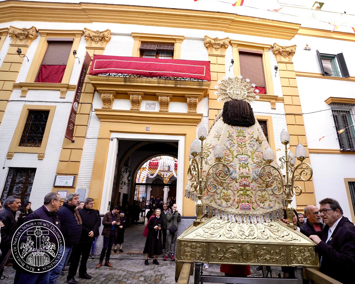 basilicadesampa's tweet photo. La imagen peregrina de la Virgen de los Desamparados comenzó su visita a Sevilla  visitando la congregación de las Madres Desamparados San José de la Montaña https://t.co/gxAO4lSp7Y