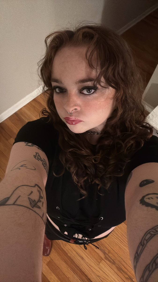 shelltopay's tweet image. happy vday day love is love lowkey🖤