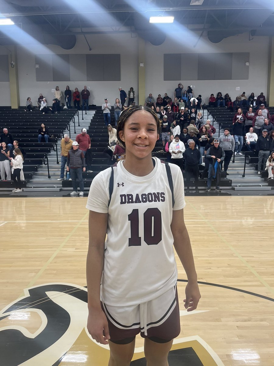 Jewlz💎 (@jewlzonthemic) on Twitter photo 💎JEWLZ’S JEWEL OF THE GAME💎
Elite scorer <a href="/brooklyn_eubank/">Brooklyn Eubanks</a>
Playing at her own pace to get to her spots is top tier.
Eubanks is legit 3 level scorer that can get going at any point of the game.
She exploded in the 2nd quarter by having 15pts and finished with 29pts for 💎JEWLZ’S JEWEL OF THE GAME💎
Elite scorer <a href="/brooklyn_eubank/">Brooklyn Eubanks</a>
Playing at her own pace to get to her spots is top tier.
Eubanks is legit 3 level scorer that can get going at any point of the game.
She exploded in the 2nd quarter by having 15pts and finished with 29pts for