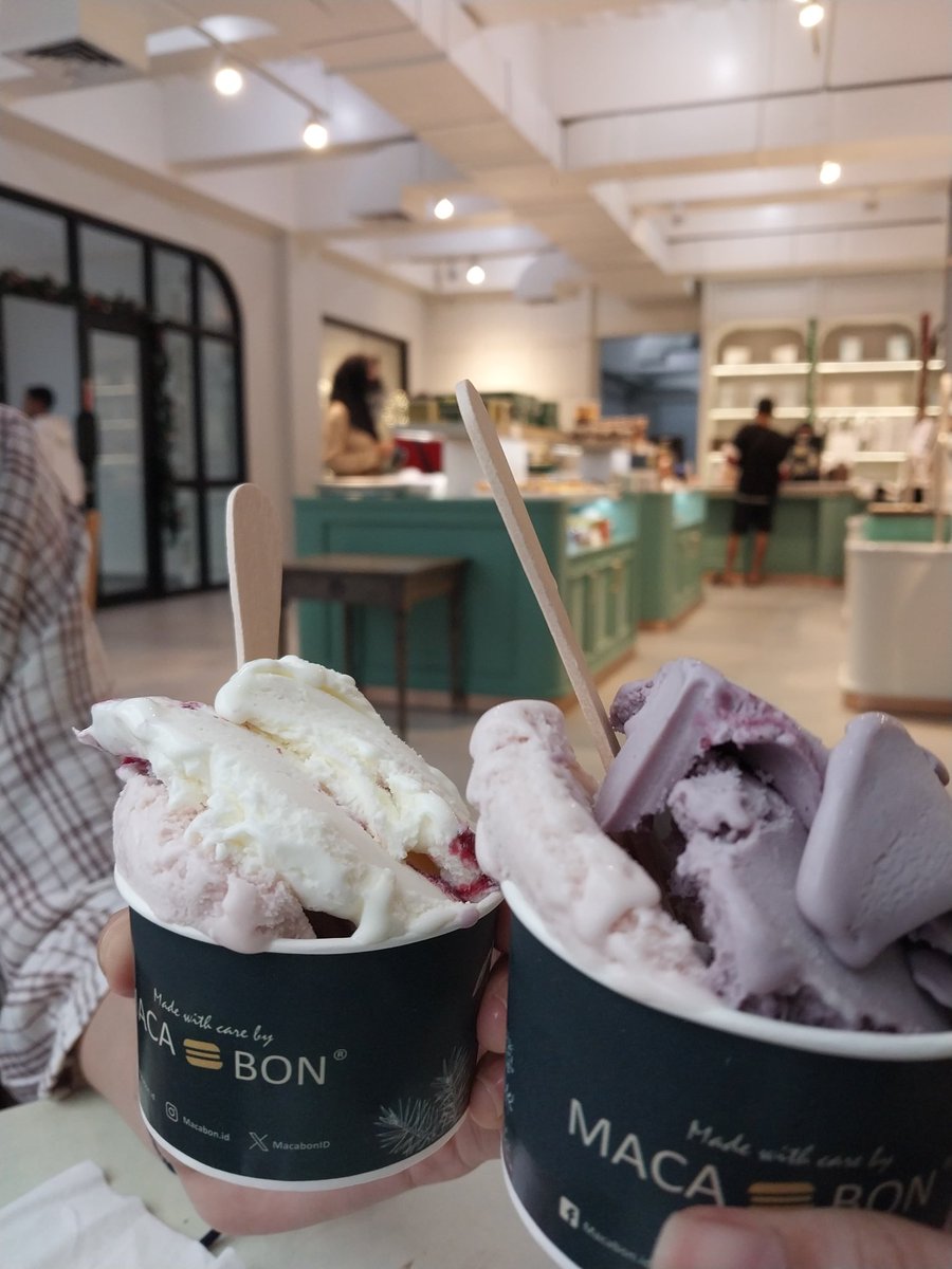 calestyraemei's tweet photo. a little treat for the ones who crave sweetness 🍡🍨✨
#dessert #sugarrush #pâtisserie #glacerie https://t.co/dUXfzkS4hJ