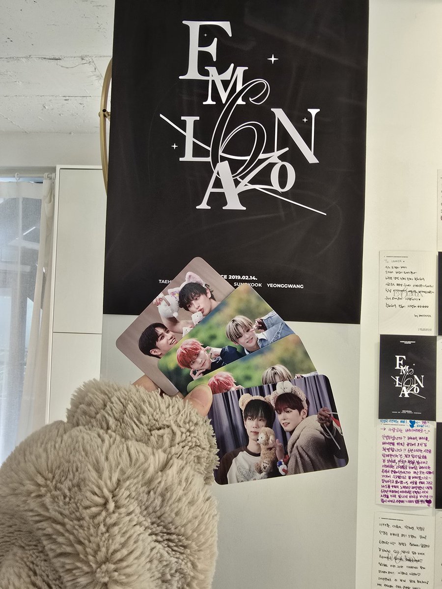 _rizi_n_vvs's tweet photo. 진짜 너무 예쁜 사진들이 많아서 행복한 곳이었어여ㅠㅠㅠㅠ 럭드 두번 햇는데 내 손은 역시나 중복 뽑아버리기.. 그래두 쥑쥑즈 유닛포카 뽑아서 행복하다.... https://t.co/fKzKKWM6rk