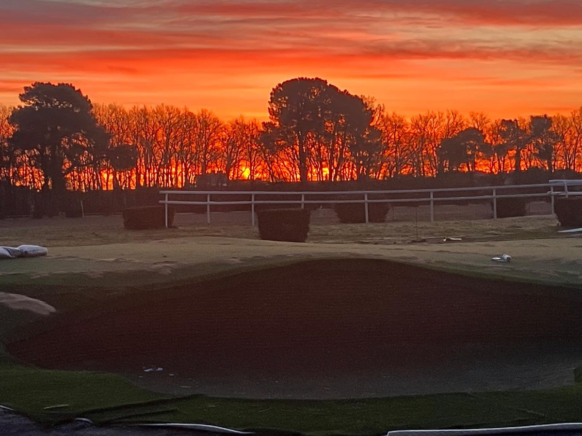 Good Morning from Bordeaux where we continue building the new target greens, tee lines, bunker zone and one of the largest chipping and putting areas I’ve built. Brand new range for Mr Gregory Havret an absolute pleasure to be involved and this how ranges should be built !