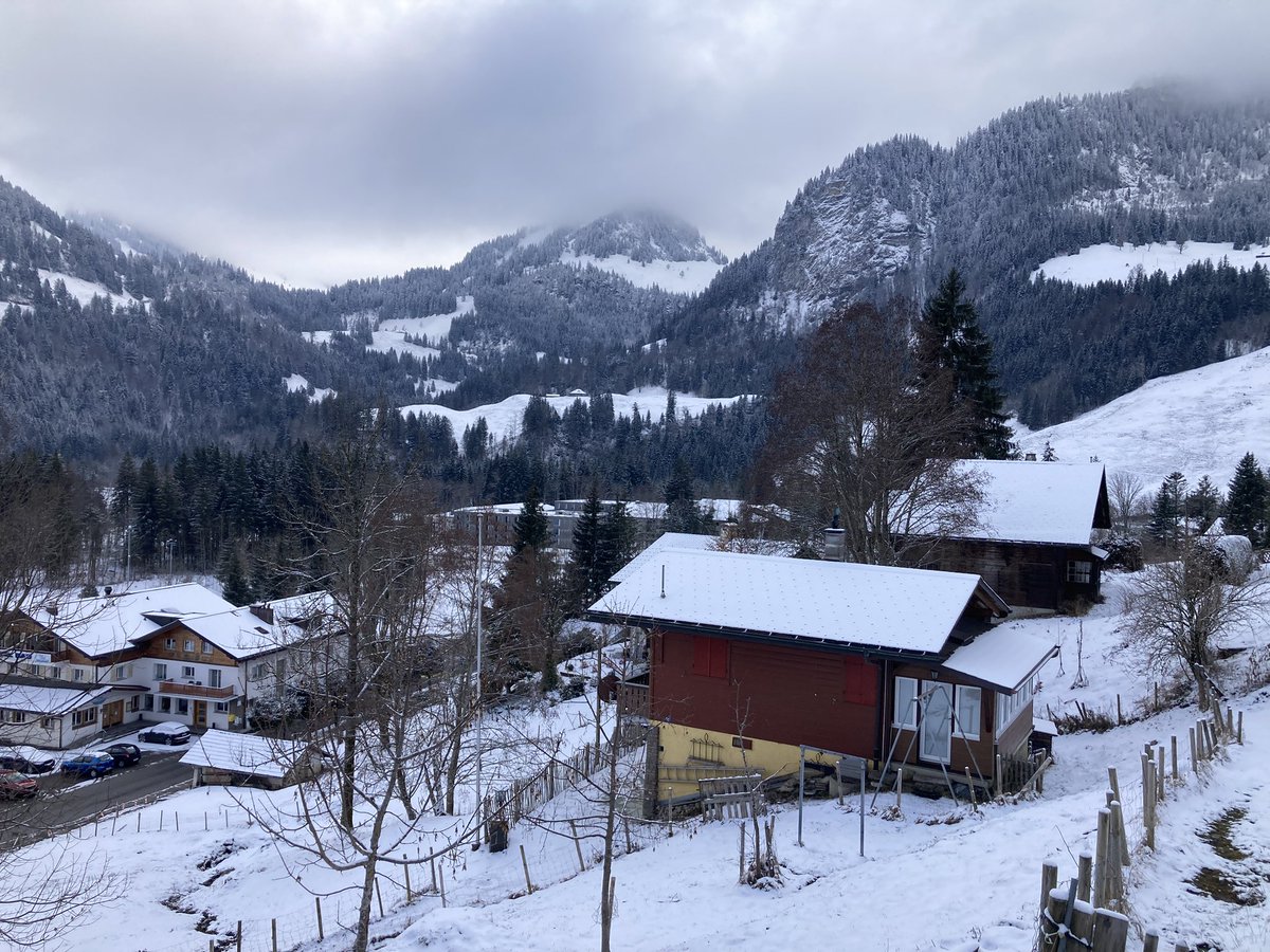 We arrived yesterday after noon to snowy conditions and got some chips as soon as possible. We settled into our cosy, traditional Swiss Chalet and rested for the evening. #wintertraining