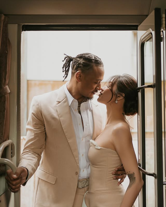 News5PH's tweet photo. ZEINAB AND RAY IN LOVE 💍💖
Super in the moment and in love ang aura na hatid ng social media personality na si #ZeinabHarake kasama ang basketball player at fiancé niya na si #RayParks sa kanilang prenuptial photoshoot. #News5
📸: @zeinab_harake (Instagram) https://t.co/amqamufHoU