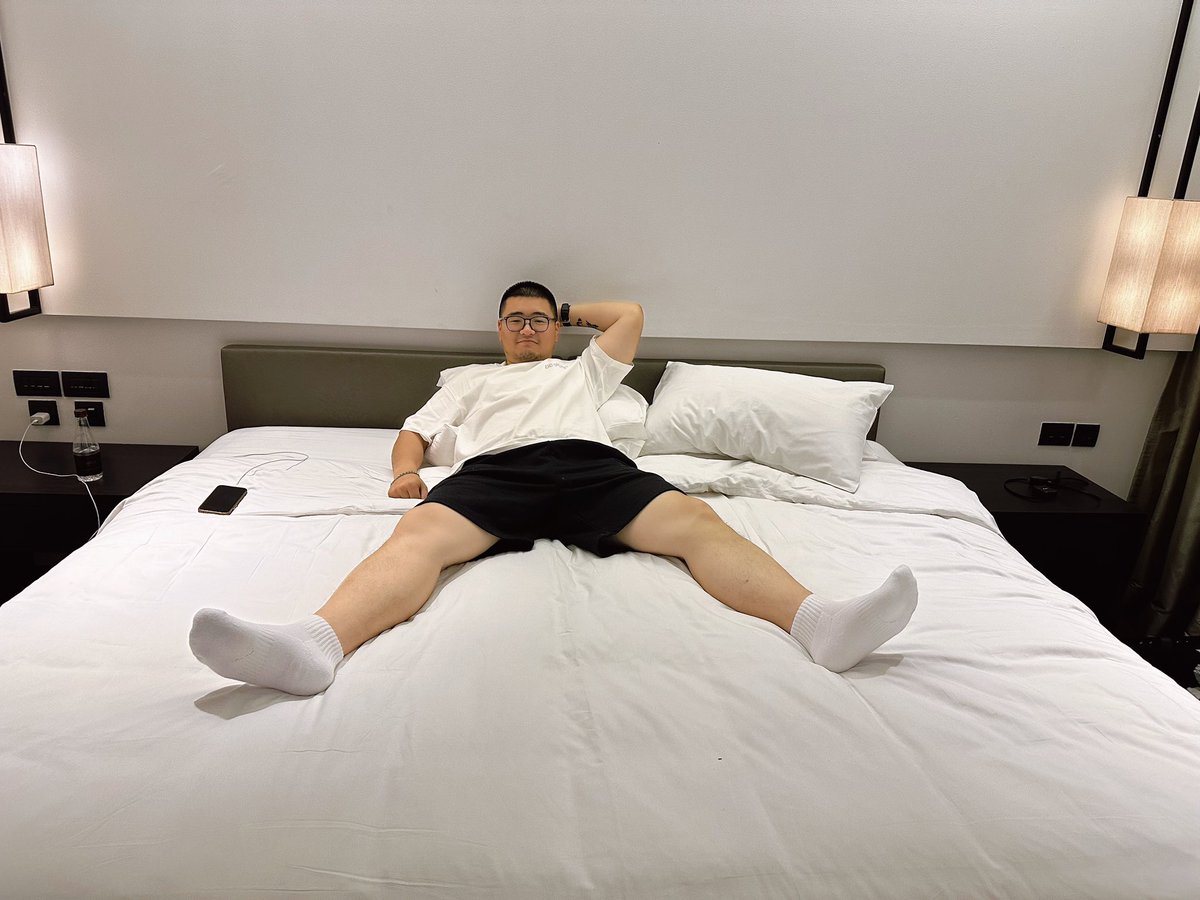 “真是好大一张床”