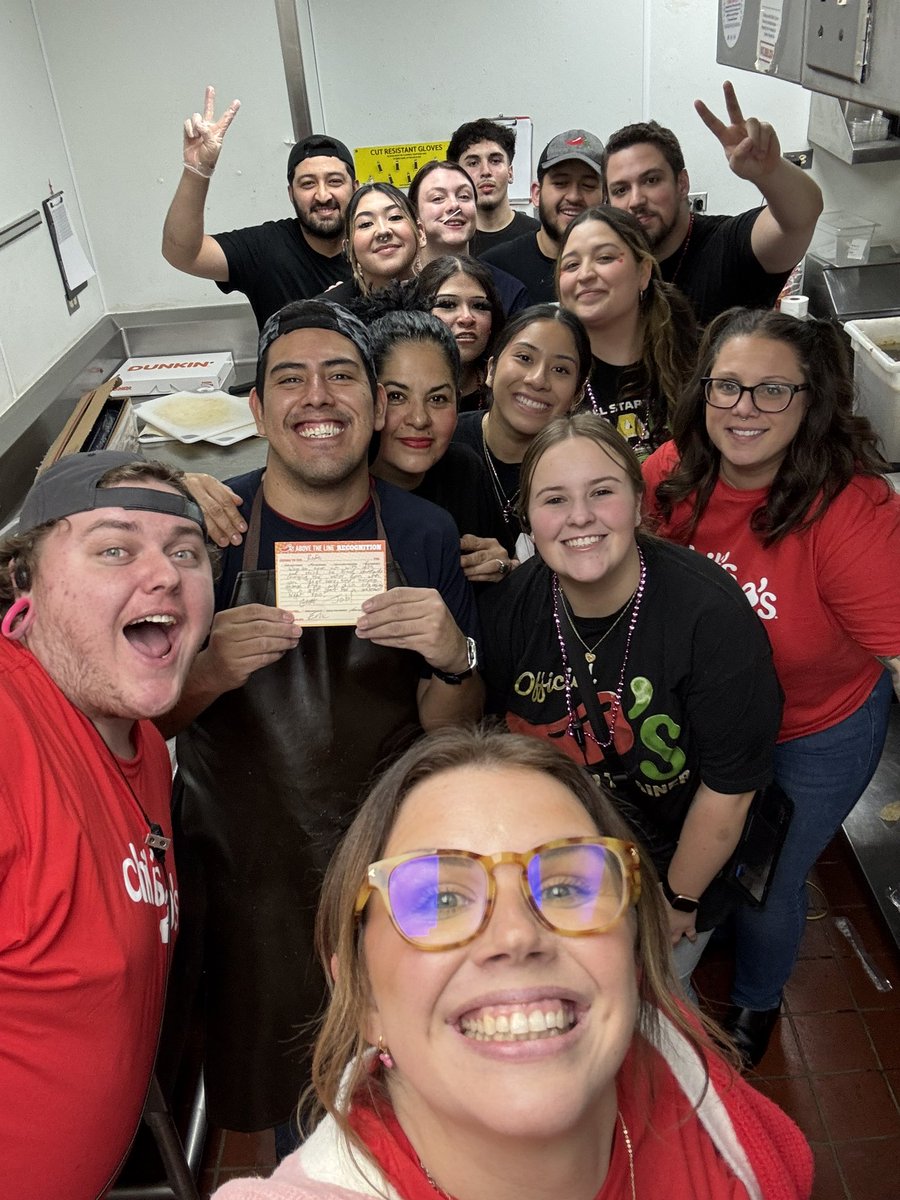 MarissaOcampo11's tweet image. It’s raining ATL’s on this V-Day!!! Cheers to U Rachel, Rafa, Ayo, and Sofia for Showing Up and Showing Out 2day and everyday! You are my favorite part of this gig! We #chilislove U all!! @GumpMike @NicholasBPaxton @train3rgirl @LynAj4