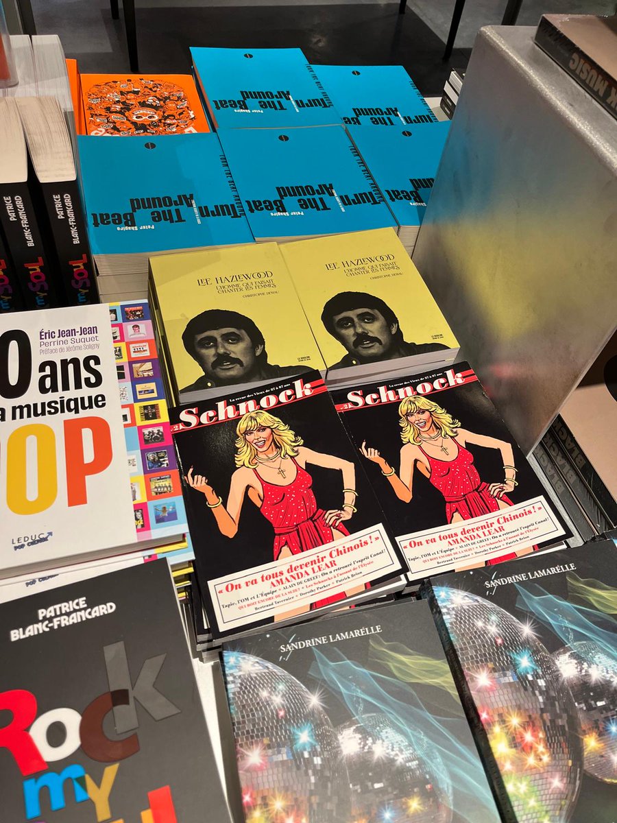 Le Schnock Amanda Lear dans le bookshop de la Philarmonie de Paris. 1er jour de l’expo Disco.