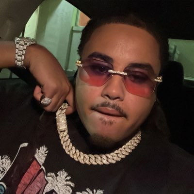 Pimp Tobi tweet media
