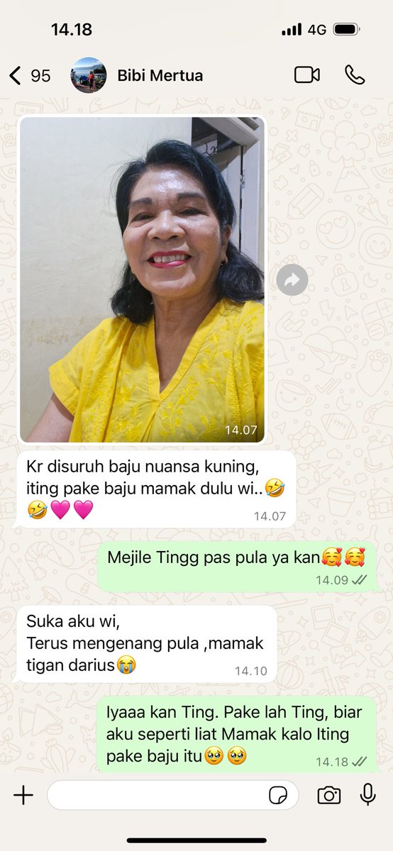 Hari ini mau PA Moria, trus Bibi Mertuaku tiba-tiba chat kalau dia pake baju Mamaku dulu untuk PA Moria karena DC nya baju kuning. Sehat-sehat ya, Itinggg🥰🫶🏻