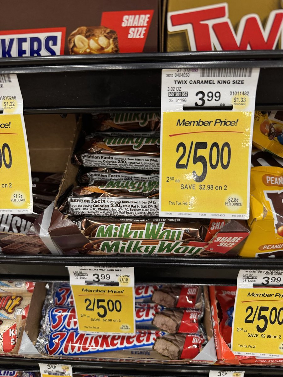 ハワイでチョコレート菓子のMilkyWayとコーラのレギュラーサイズがそれぞれ3.99ドル（600円） なかなか手を出しにくい