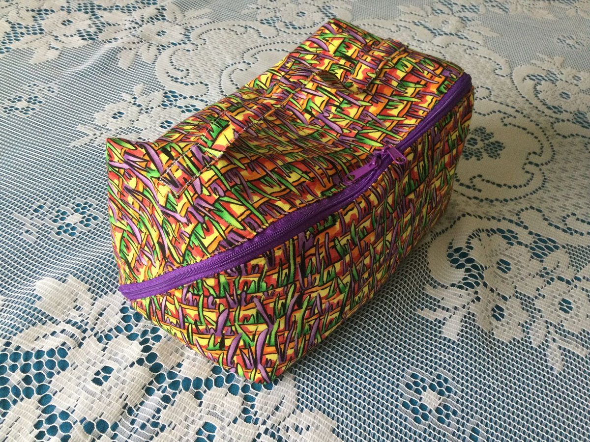 sallyannsews's tweet image. #packingcube #pencilcasereplacement #sherwoodstitchers

We have been making these in my classes - I’m using mine as an alternative to my pencil case, because it holds much more. And at our Sherwood Stitchers all day session in May, I’m demonstrating this. 🙂