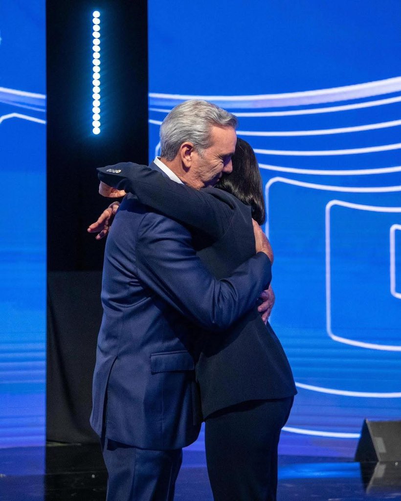 LUIS ABINADER 🇩🇴 (@abinader24rd) on Twitter photo • Mi mayor fortaleza es tu compañía y como nos prometimos desde el primer día.
¡Juntos, hacia el infinito! 💕
✍🏻 <a href="/luisabinader/">Luis Abinader</a> 🇩🇴 • Mi mayor fortaleza es tu compañía y como nos prometimos desde el primer día.
¡Juntos, hacia el infinito! 💕
✍🏻 <a href="/luisabinader/">Luis Abinader</a> 🇩🇴
