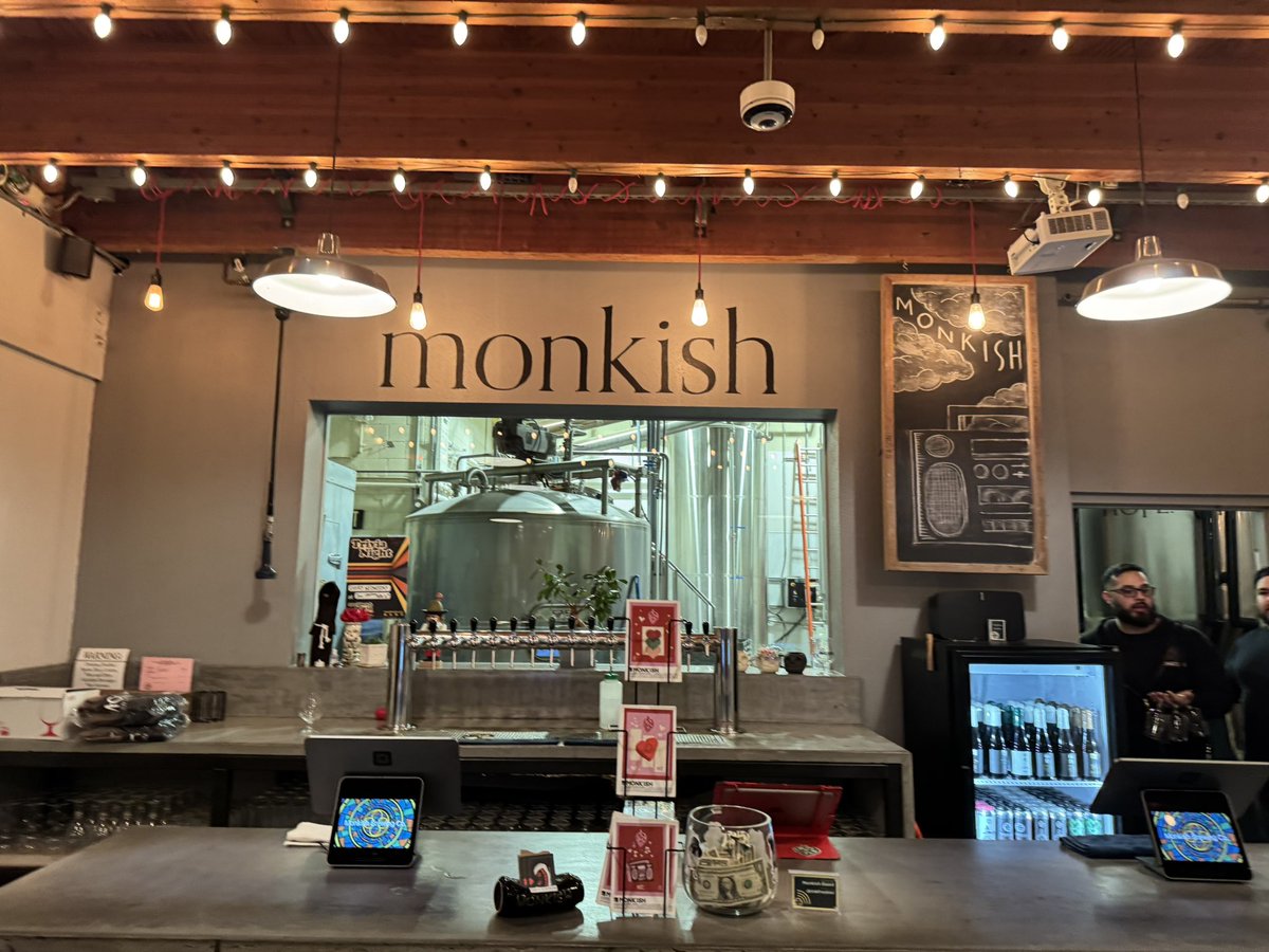 rihobeer's tweet photo. きたよ！！！！ビールファンの憧れ！Monkish Brewing Co.！！！！
このビターチョコ感とフルーティさの丁寧な両立がMonkish！！！めちゃくちゃおいしいね！！！！！！！！ https://t.co/hSixaOZiRQ