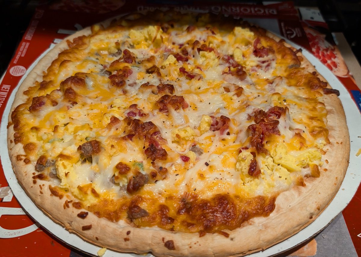 Hurlamania's tweet photo. Tonight's @OfficialOPLive Dinner is #Brinner for #OpLive #OPnation @danabrams @CurtisWilson275 #OPLove
First time @HeggiesPizza Breakfast pizza #Exellent
#DinnerOfTheNight First time trying this it's excellent from @Costco https://t.co/HFfAxMqali