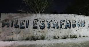 Levante la mano quien quiere juicio político a mierdei ,  comenten con  #MileiEstafador antes q  le llore a Elon para q saque la tendencia 
🙋