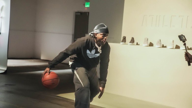 YourRAGEz's tweet image. A Photographer took a pic of me while i was doing this goof ah shit  💀