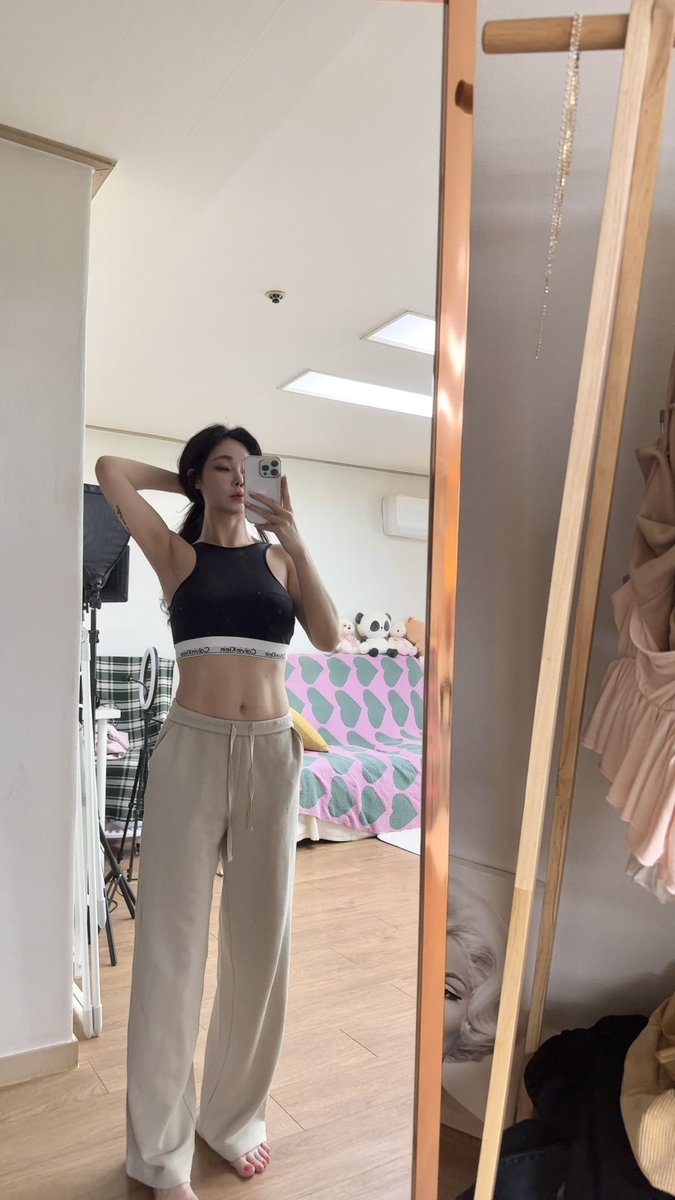 벌써 토요일이야?
오늘도 갈데없네…🙂‍↕️

(틋터도 예전같디 않구나..)