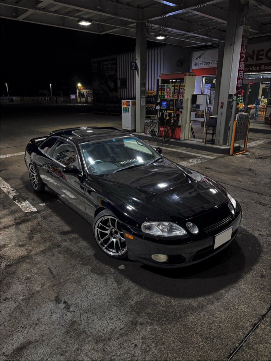 #ガソスタに停車している画像を貼れ
