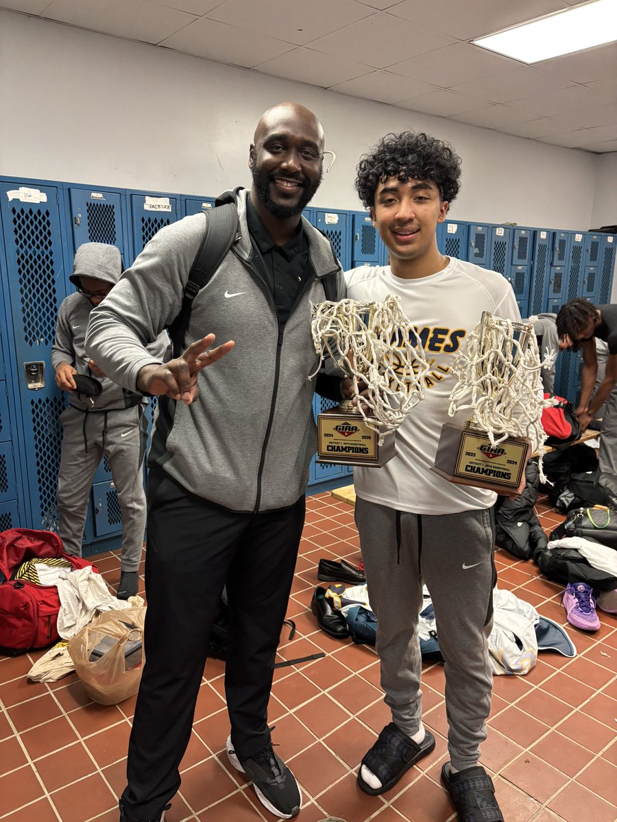 Alonso Rodriguez (@alonsorod25) on Twitter photo Back to back region champs! Back to back region champs!
