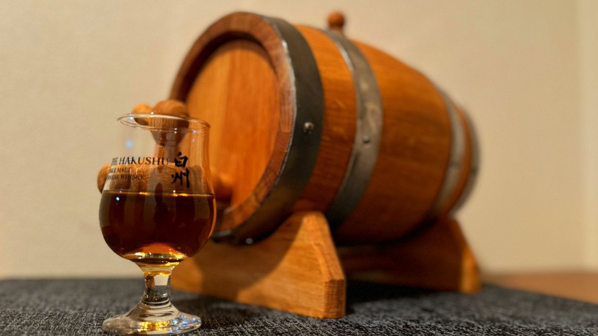 oumi_channel's tweet image. プレゼント企画第二弾！
抽選で5名様(1万RP以上で更に追加で4名様の計9名様)に自家製樽で熟成したオリジナルウイスキーをプレゼント
色々なウイスキーをブレンドしたオリジナル配合のウイスキーを熟成樽で6か月熟成させました

【応募方法】
①このツイートをいいね＆リポスト