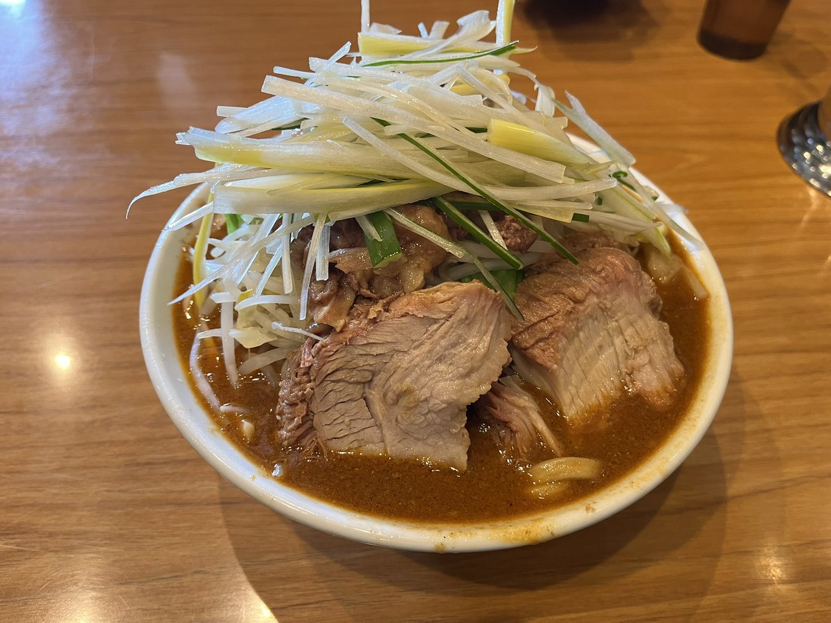 zen_brad's tweet photo. 淵野辺
麺屋 歩夢
味噌ラーメン
TP やさい あぶら
ねぎ https://t.co/q2UoemqExV