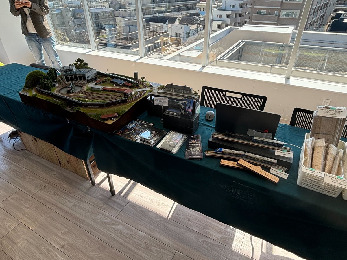 SHIGEMON様のコーナーでは、600㎜×900㎜の機関区ジオラマを展示中