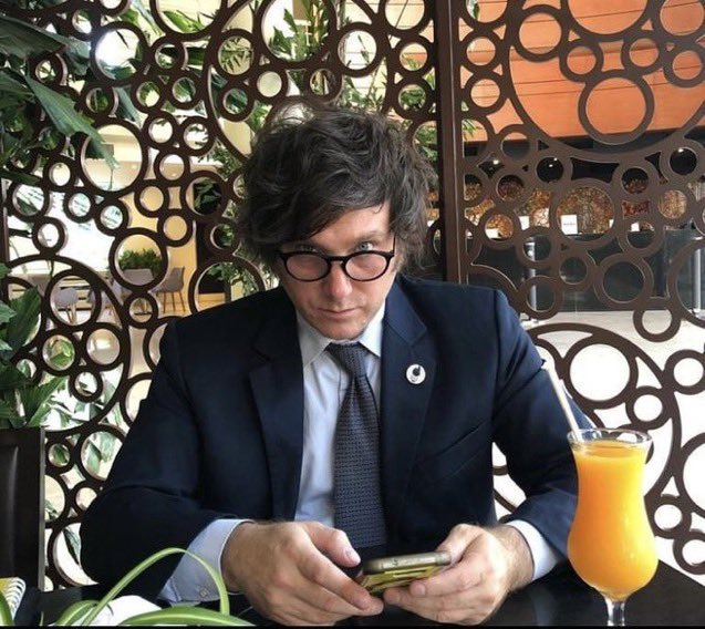 Y a los boludos que salieron a llorar y pedir juicio político por un tuit equivocado después de 1000 pasos positivos del Presidente Milei: pueden irse a la concha de su madre.