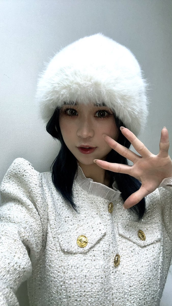 舞台３日目~！まだまだ頑張るぞ~‼️👍🏻
良かったら遊びきてねっ！
待ってる~💗🎶