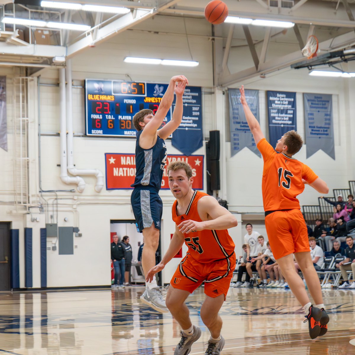 dsubluehawks's tweet photo. What a night in Scott Gym!

#HawksAreUp https://t.co/DgZQd2hmnV