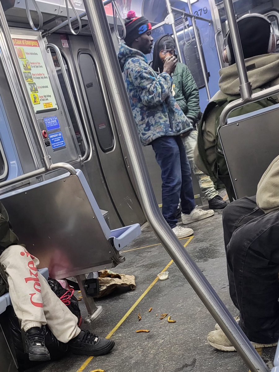 TeeTefa's tweet photo. @ChicagosMayor @AlertsCTA 
Every single chance I get I'm gonna rub your nose in you mess. I'm posting publicly. https://t.co/tniee5hG0Z