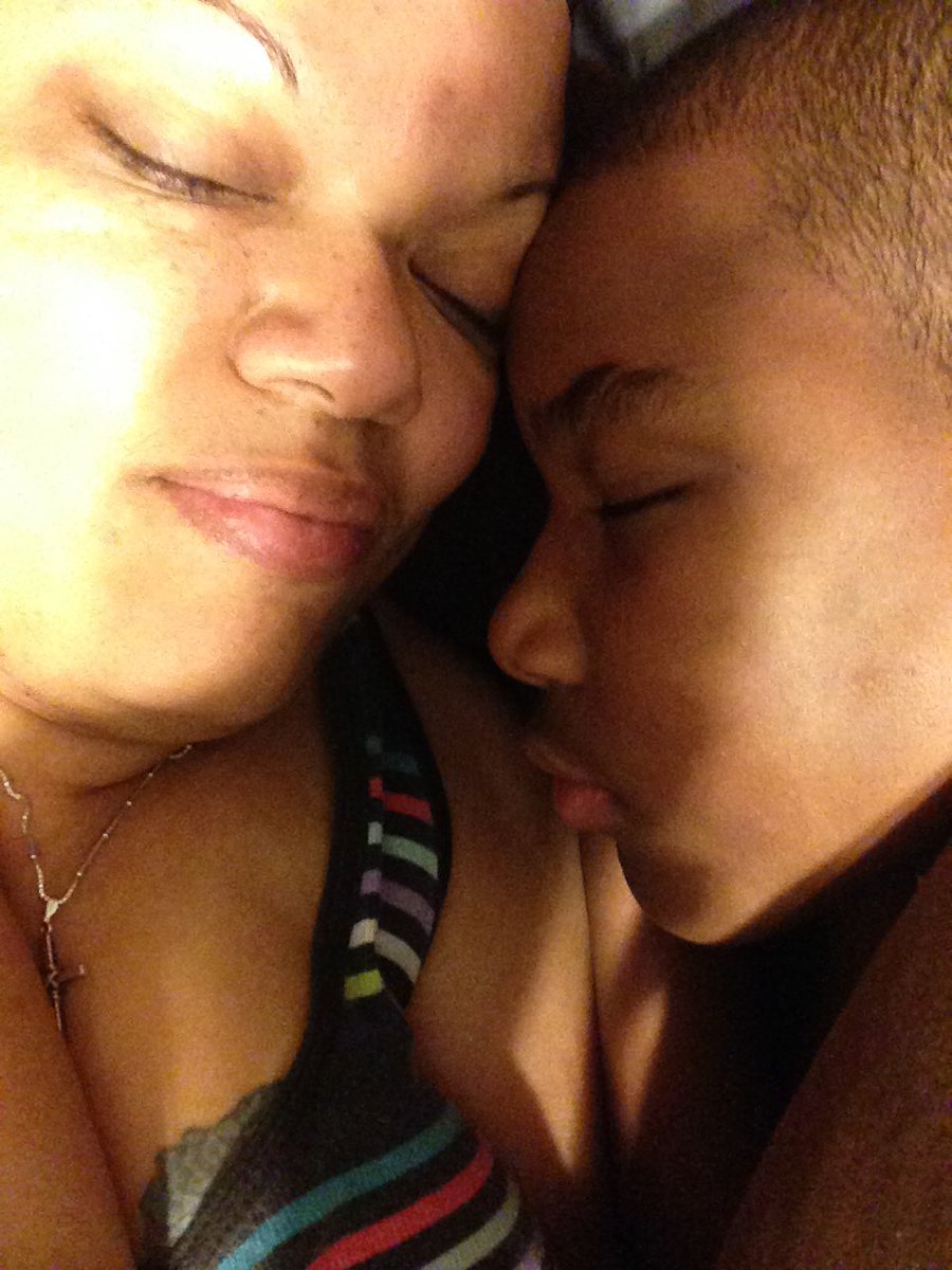 FOREVER MY BABY VALENTINE!!!
Love you Kiddo <a href="/DeareeRogers/">DeAree Rogers</a> 🤟🏽
#Momma6