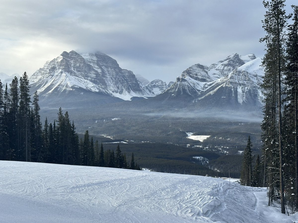 Our friends to the north in Canada are amazing. The friendliest people, unbeatable scenery, and phenomenal skiing, in that order. Tim Hortons is also a nice bonus. Thanks for letting me hop the border north for a few days for a much needed break. I will be back! 🇨🇦🇺🇸❄️⛷️