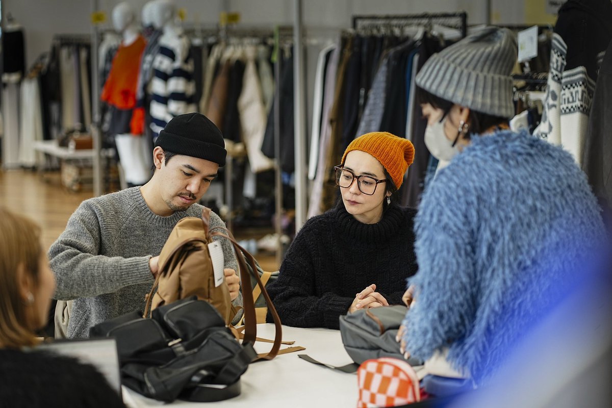 nikoand's tweet image. 【告知!!】竹下玲奈×NAVYS×ニコアンドコラボ商品発売決定✨
豪華コラボレーションがついに実現！2025年4月、新たなときめくスタイルを提案する限定アイテムを発売いたします。

コラボ商品に関する最新情報は @nikoand をご確認ください📣

#NAVYS #竹下玲奈